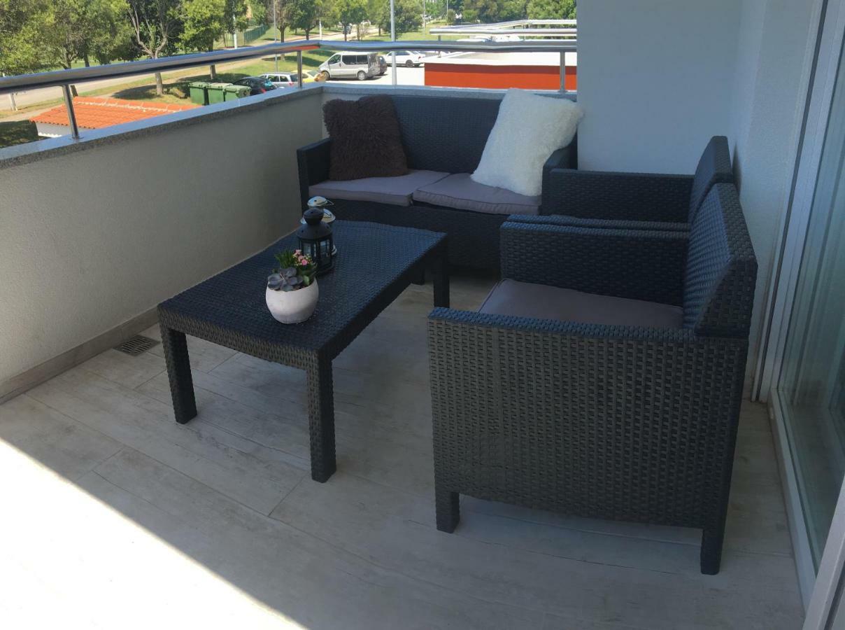 Holly Apartman Umag Exterior photo